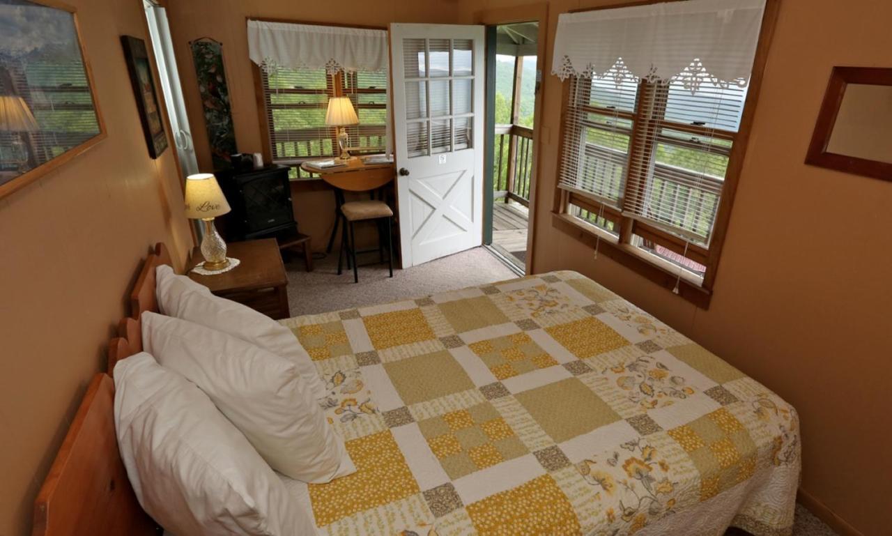 Alpine Inn Little Switzerland エクステリア 写真