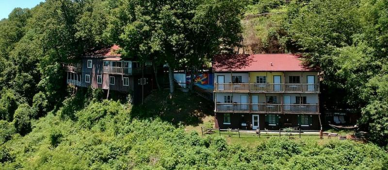 Alpine Inn Little Switzerland エクステリア 写真