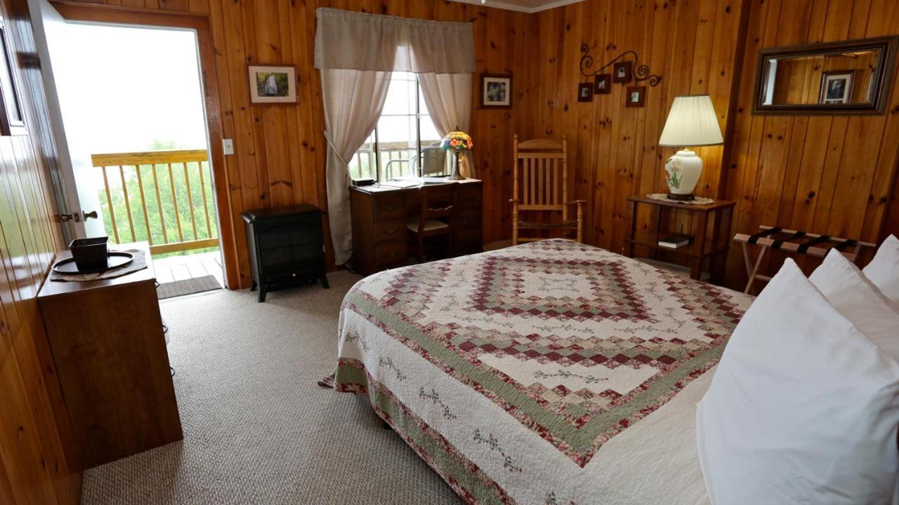 Alpine Inn Little Switzerland エクステリア 写真