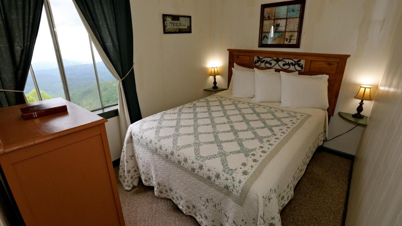 Alpine Inn Little Switzerland エクステリア 写真