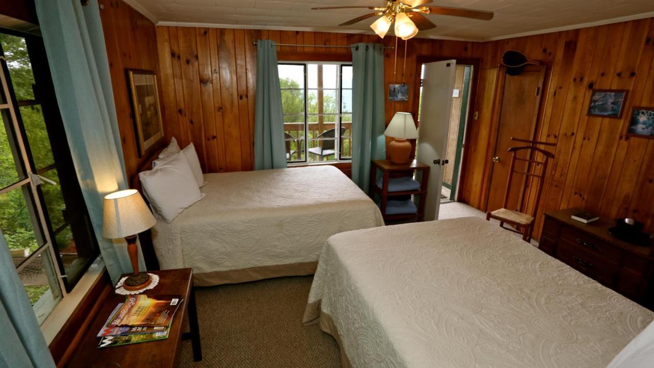 Alpine Inn Little Switzerland エクステリア 写真