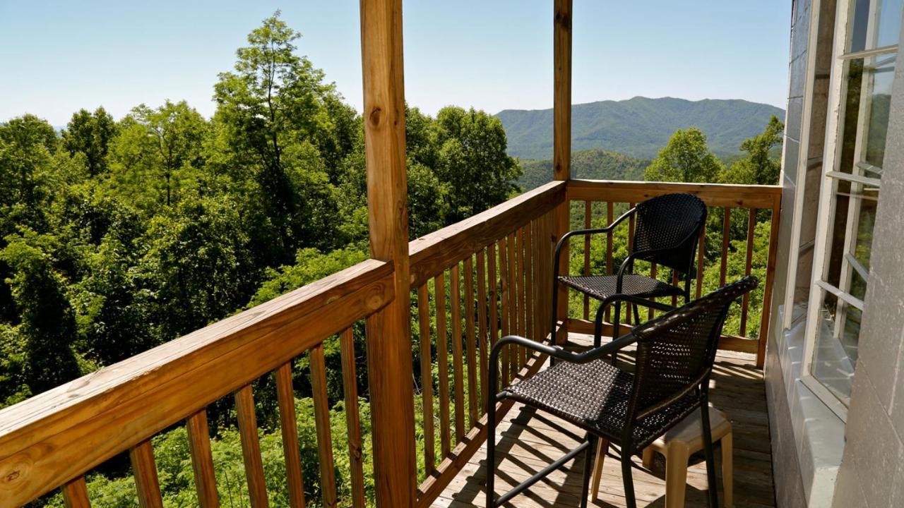 Alpine Inn Little Switzerland エクステリア 写真