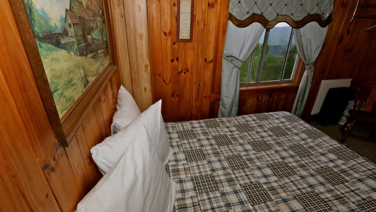 Alpine Inn Little Switzerland エクステリア 写真